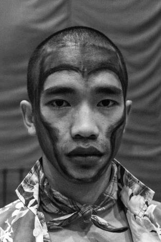 法爾藝術學院共同創辦人及本次帶團藝術總監康德（KHUON Det），帶領馬戲表演者來臺。（何達睿（HENG Dara））呈現千錘百鍊馬戲特技，相當獨特。 （法爾藝術學院提供）