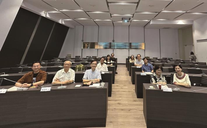 第35屆傳藝金曲獎評審團留影。（樊慰慈提供）39m