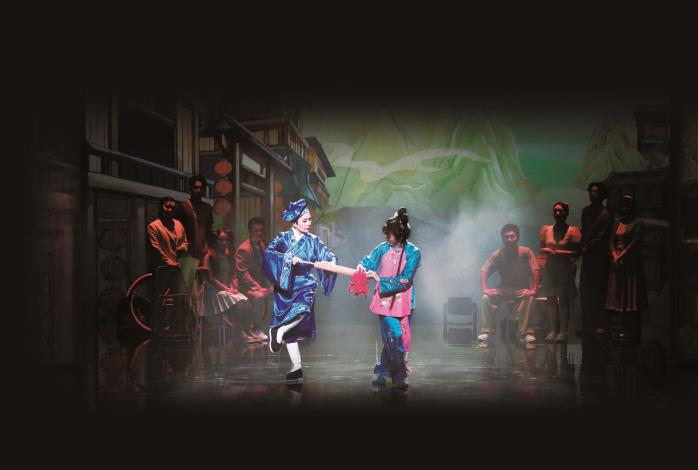 日日．喧嘩：緊扣「傳統是日常的累積；日常則充滿傳統的樣貌」主題概念，開場表演即令人目不轉睛。（國立傳統藝術中心提供）