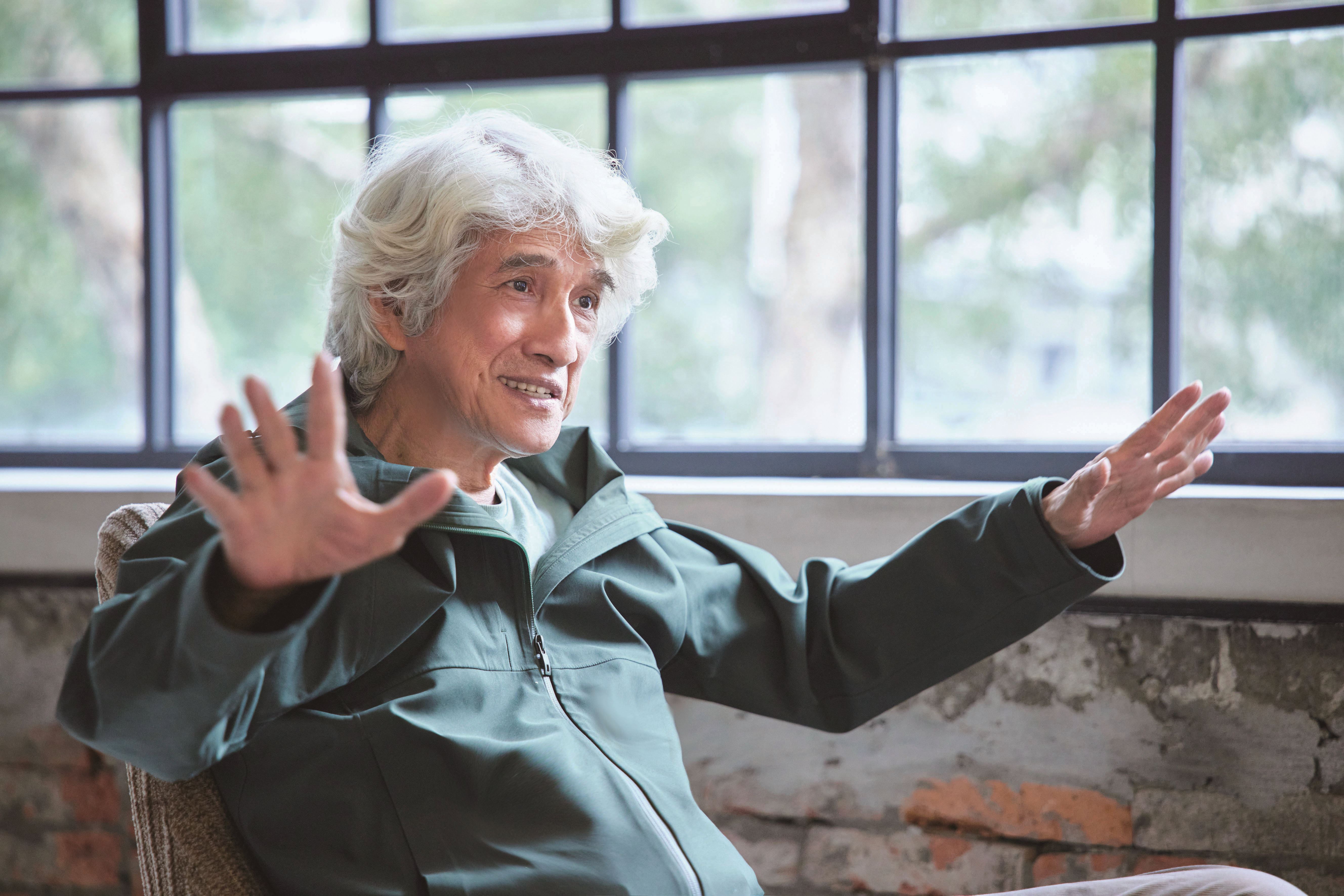 一直以來就把戲劇民俗看成一個大的系統，邱坤良說，在過去是很自然的生活經驗，從現代劇場的觀念來看又很前衛。（張方宇攝）