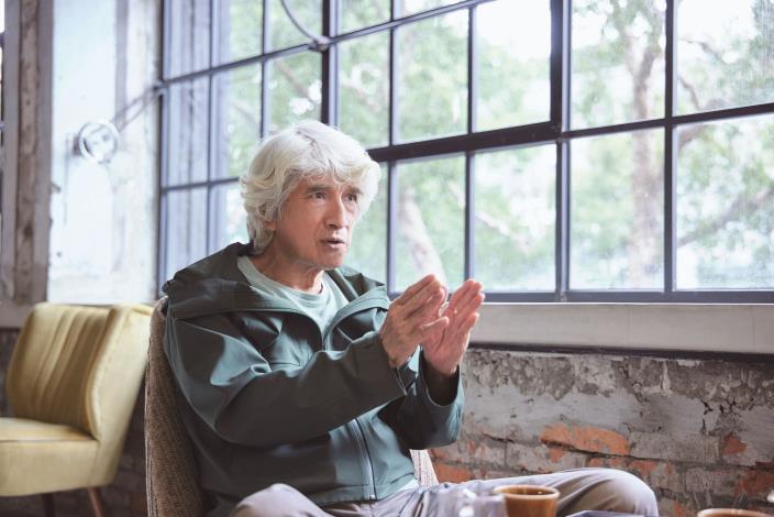 從荷蘭西班牙、明鄭、清朝、日治、戰後初期到現今，400多年來臺灣的戲劇有何不一樣？戲劇的演出又有何不同？邱坤良在「寶島大劇場」娓娓道來。（張方宇攝）