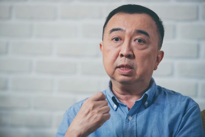 資深劇場創作者、臺東大學退休教授王友輝建議，運用當代兒童文學改編成歌仔戲文本。（張士奇攝／王友輝提供）