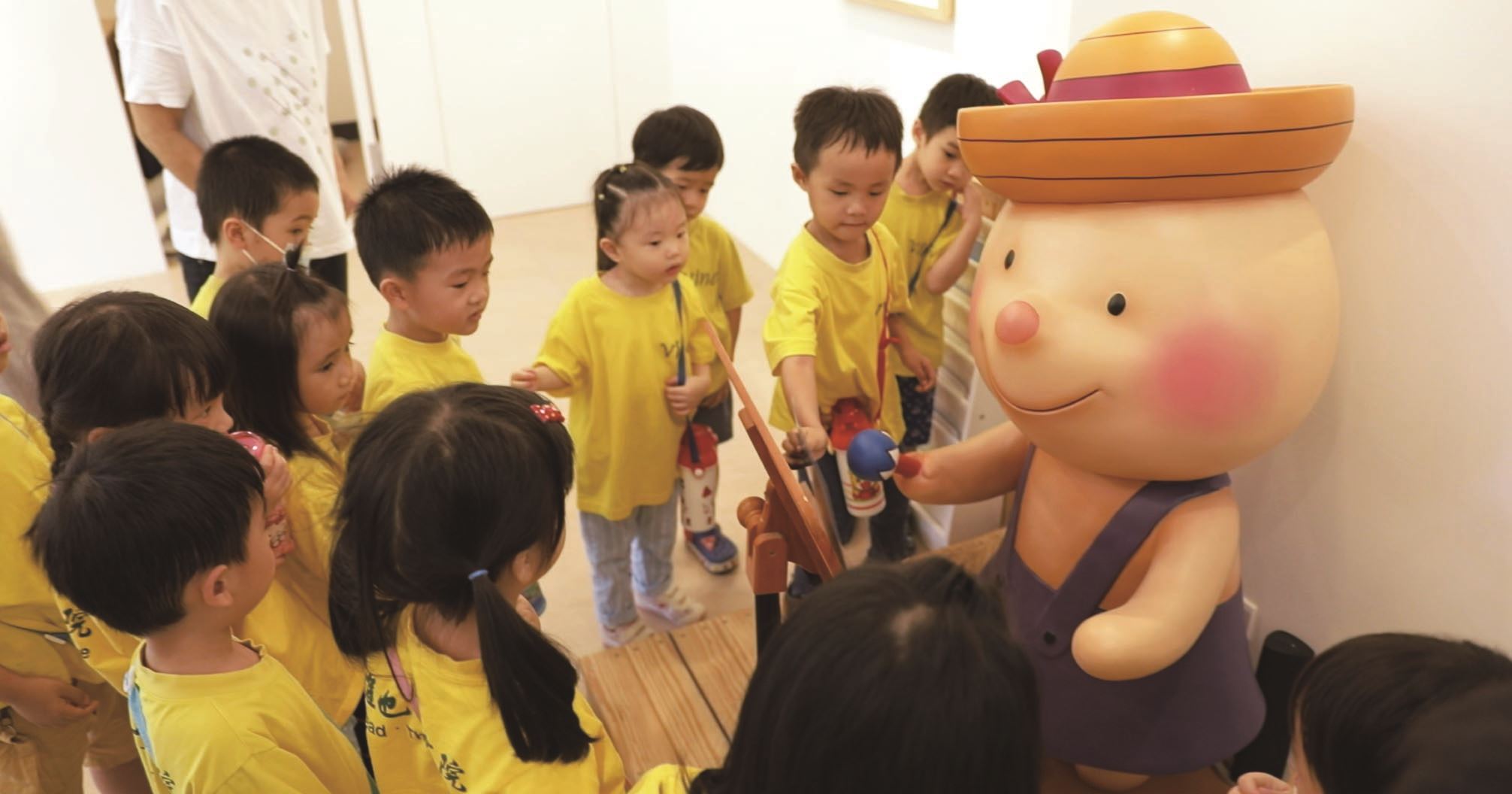 《米米聽國樂》與孩子見面歡，現場兒歌互動裝置吸引兒童躍躍欲試。（和英文化提供）