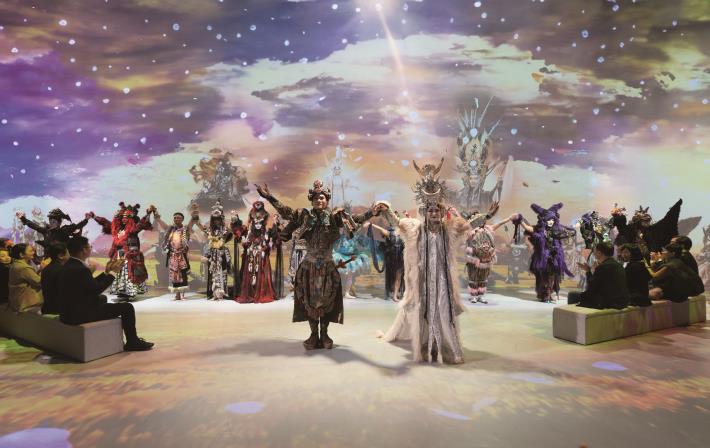 2023年《女神‧西王母》營造台灣阿凡達、魔戒的磅礡氣勢，透過沉浸式體驗，讓神話與人以科技的媒介融合。（陳伯瑋攝／當代傳奇劇場提供）