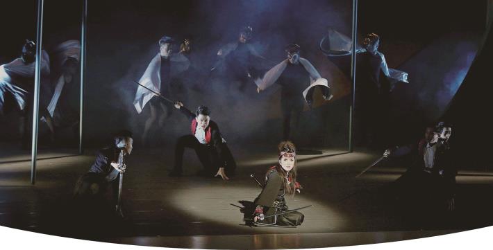 《鞍馬天狗》延續臺灣傳統胡撇仔戲概念的大型歌仔武俠劇，呈現胡撇仔劇之美。（奇巧劇團提供）