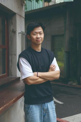 在江之翠劇場《行過洛津》中，陳煜典特別喜愛互相打對台，卻又沒有傳統那種拚台的氛圍。（張智傑攝）