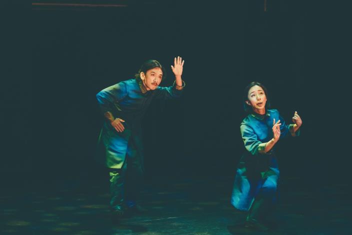 高俊耀認為虛構跟真實有時不是相對的意義，而是相輔相成。圖為《暗夜．腹語．鬼托邦》劇照。（康志豪攝／高俊耀提供）