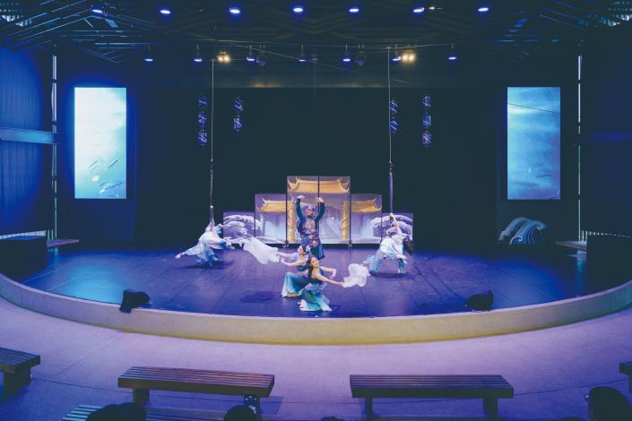 吳俊希和太太楊靜（製作人兼藝術總監）共同創作《齊天大聖鬧龍宮》，楊靜以其舞蹈背景著重於藝術的精緻與深度，吳俊希則以電影經驗貼近觀眾視角。（黃奕甯攝／全聯善美的文化藝術基金會）