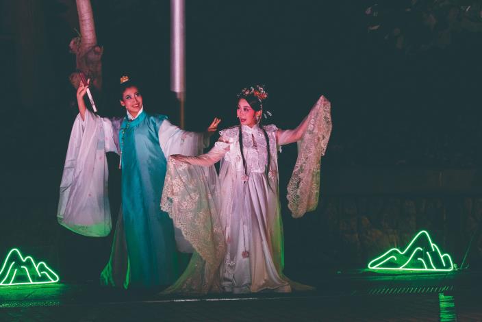 《和合夢》以轉譯姿態重新詮釋歌仔戲戲曲的生命力。（李欣哲攝／明日和合製作所提供）