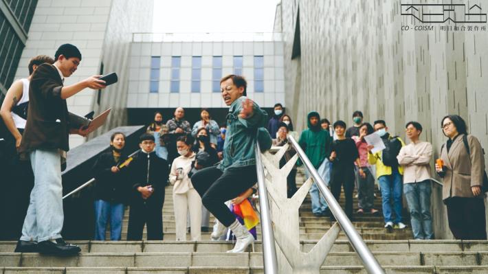 行當與性別的自由遊走拉近傳統戲曲的距離。（明日和合製作所提供）