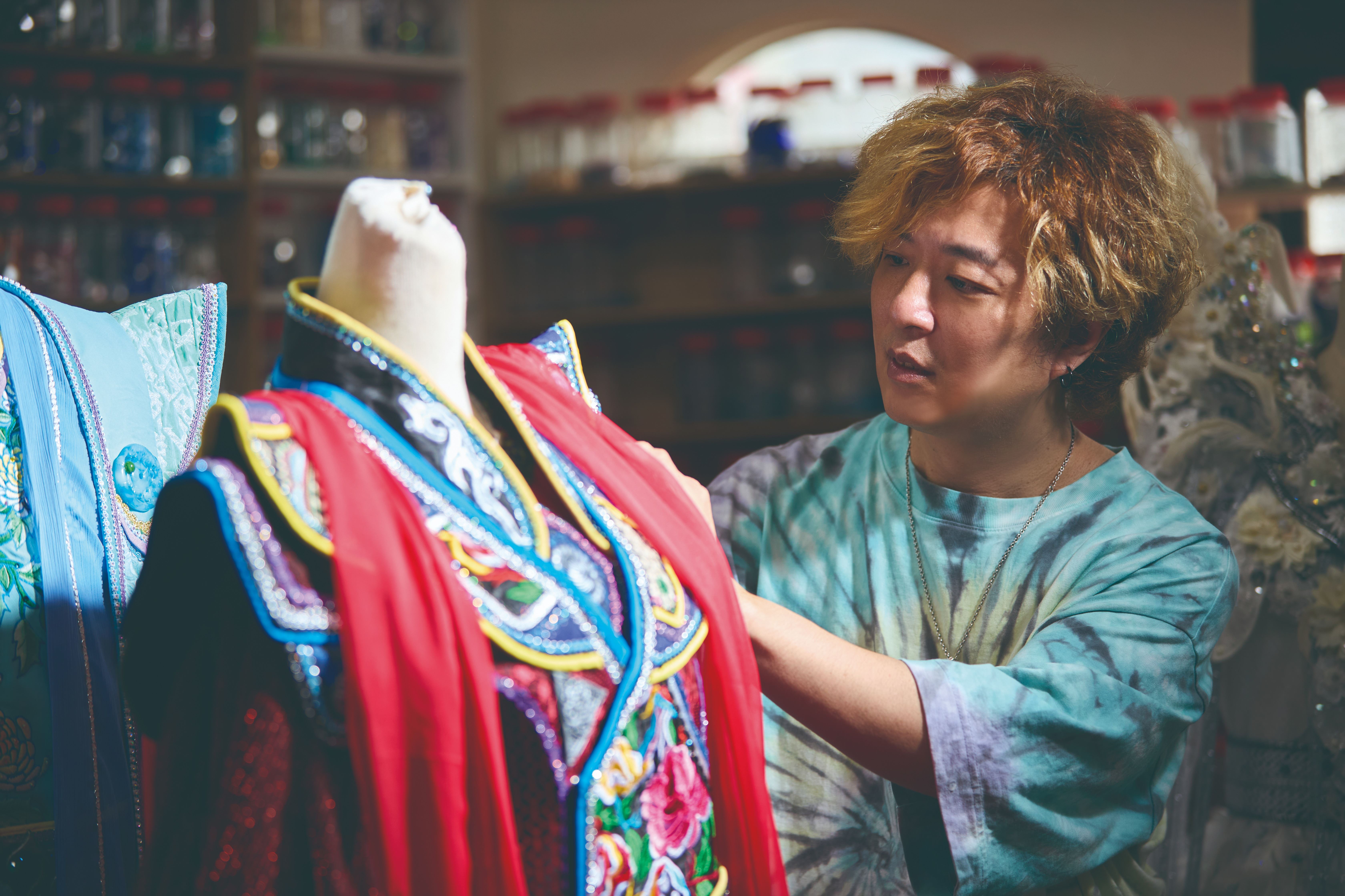 攝於邱聖峰大峰奢華服室工作臺，一隅。（徐榕志攝）