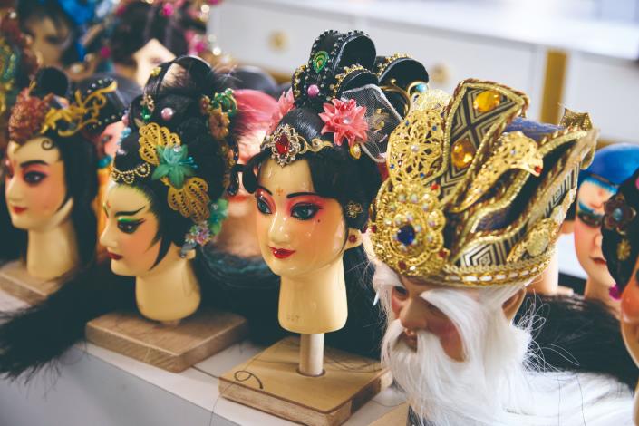 人偶出自邱聖峰的大峰Design。由右至左分別為：土地公（髮型造型師：王文志）、麻姑、風神榜琵琶精及哪吒（三者髮型造型師均為：陳彥旭）。以上人偶粉妝師均為宋家欽。（徐榕志攝）