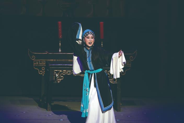 《王魁負桂英》之焦桂英一角，側重細膩身段與優美唱腔。（陳少墉攝／薪傳歌仔戲劇團提供）