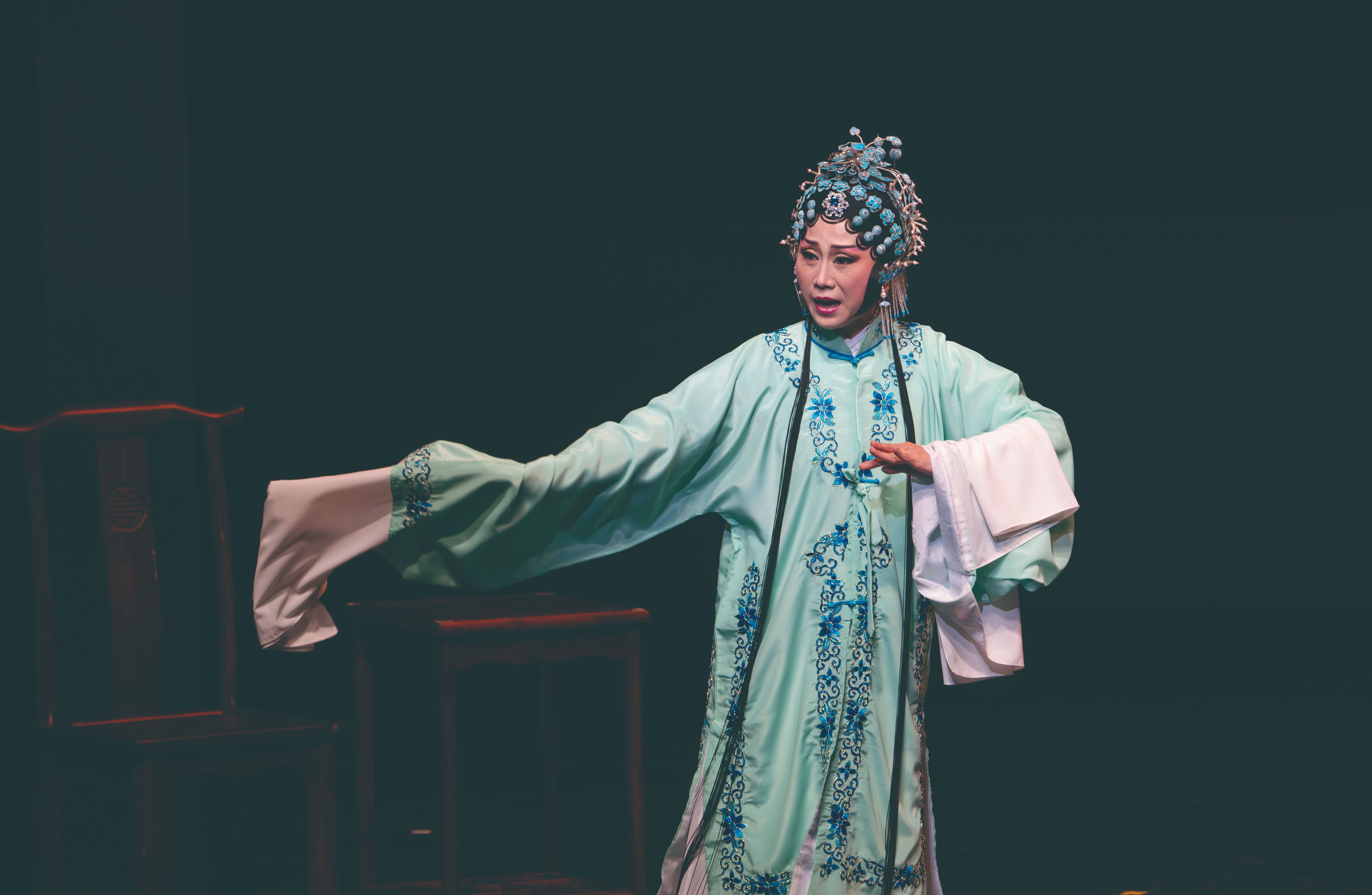 《三藏出世》中，張孟逸唱念自成體系，作表傳情細膩動人。（陳少墉攝／薪傳歌仔戲劇團提供）