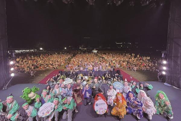 「兒童歌仔戲—親子劇場匯演」現場人潮大爆滿——《收妖日記：顛倒大王的秘密》。（唐美雲歌仔戲團提供）