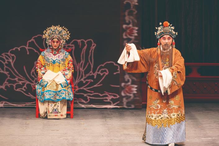 哭像：晚年聲音已如枯木蒼涼，透著幽深感，溫宇航展現靈魂深處的哀戚。（王俊凱攝／國立傳統藝術中心提供）