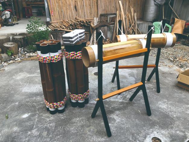Satongtong竹鼓：當小米、旱稻等農作結穗纍纍時用以驅趕飛禽；或女子招贅結婚時與Kakeng一起敲打報喜。（少多宜‧篩代提供）