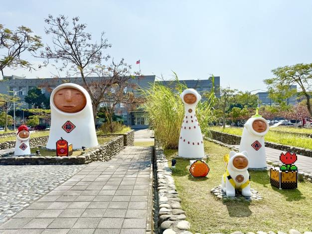 南科考古館於春節期間，在館內外佈置多處拍照區，歡迎民眾來拍照。