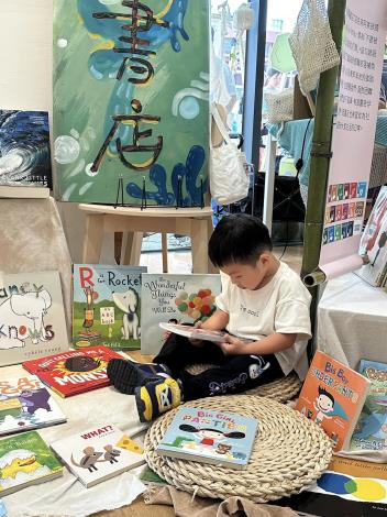 史前館攜手臺東百大文化基地「書書果實」推出文化部創新書市庄頭書展「進入書書果實世界」，邀請大家參與為期兩天的獨立書店╳博物館日串聯活動，讓閱讀走進博物館、文化走入生活日常。