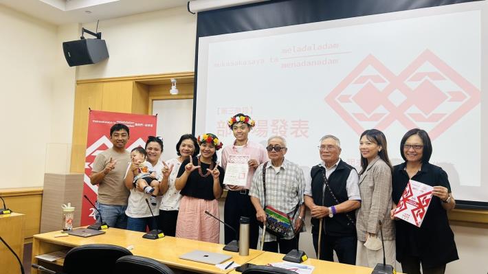 發表人Semalaw Kungkuwan鄭崧甫與家人