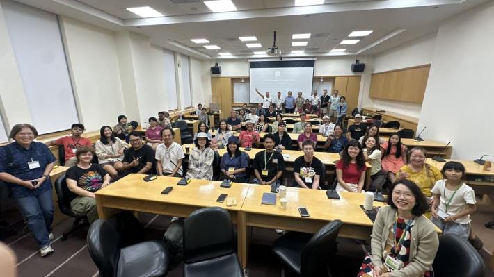 圖1_史前館舉辦密克羅尼西亞資深航海家Ali Haleyalur專題講座。講座中，Ali強調唯有不同團體之間彼此分享經驗、攜手合作，航海文化才能持續傳承與發展。