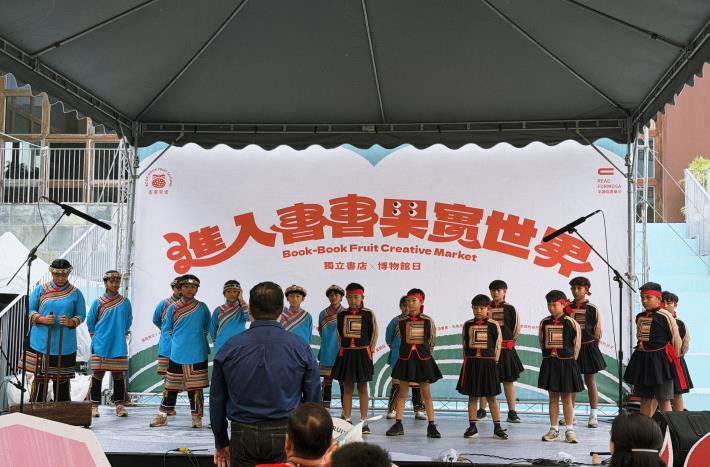 初來國小布農歌謠團師生帶來精彩開幕演出