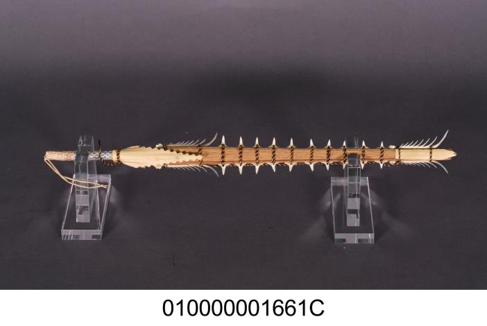 吉里巴斯傳統魚牙劍模型