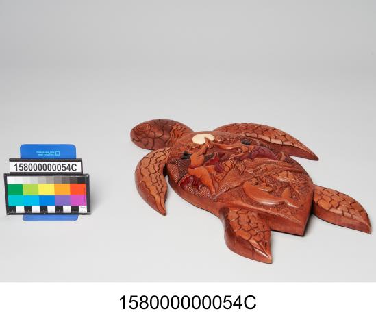 帛琉海龜造型木雕故事板