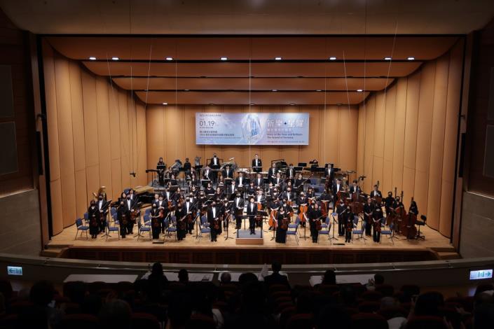 決賽音樂會由多次與國臺交合作青年音樂創作競賽，經驗豐富的范楷西擔任指揮。
