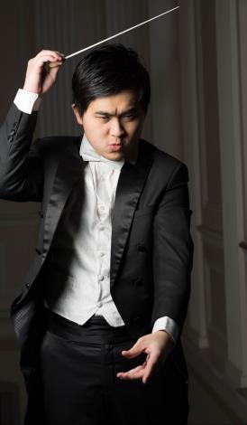 目前在國際各大指揮賽事中，成績斐然的臺灣青年指揮家廖元宏，擔任2024 NTSO 國際青少年管弦樂營指揮