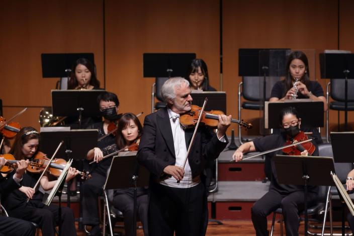 霍內克將演出貝爾格小提琴協奏曲，以及親自領席《天方夜譚》。(照片攝於2023年10月1日臺中市中山堂)