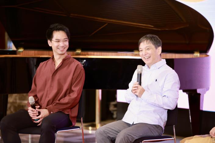 首席客席指揮水藍長年旅居丹麥，於藝術家對談分享北歐樂季策劃概念；陳廷威為挪威奧斯陸愛樂管弦樂團(OSLO PHILHARMONIC)長笛首席，亦分享他的北歐工作心得。