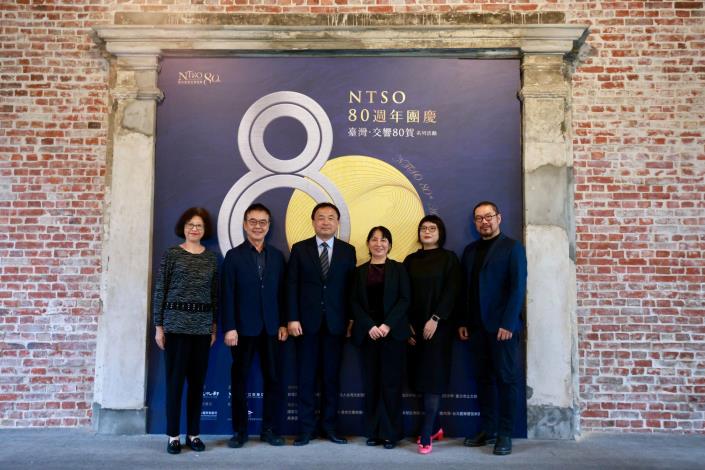 左起長榮交響樂團柯文玲協理、高雄市交響樂團朱宏昌執行長、國立臺灣交響樂團歐陽慧剛團長、臺北市立交響樂團郭佩瑜團長、國家交響樂團郭玟岑執行長、衛武營國家藝術文化中心簡文彬藝術總監