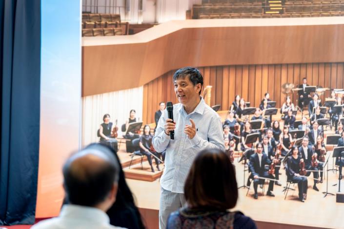 國臺交首席客席指揮水藍表示，自己在21年前首次指揮國臺交時，就深深感受到樂團把音樂帶到臺灣每個角落的使命感，而這份精神深植於每一位團員的心中。