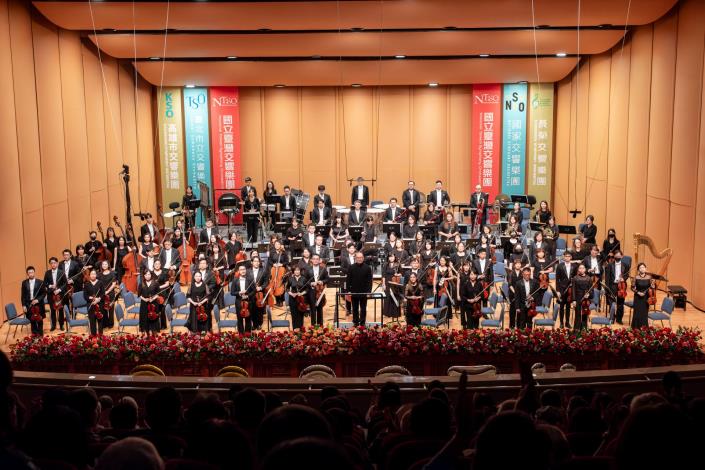 NTSO 80週年團慶音樂會《簡文彬與國臺交》＿簡文彬指揮臺灣5大職業交響樂團共演，象徵臺灣交響樂的世代傳承與互相扶持