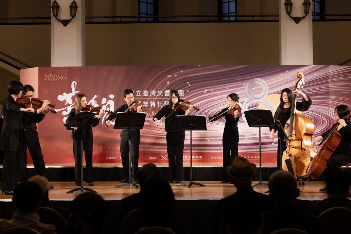 國臺交首席弦樂團演出奧地利作曲家小約翰．斯特勞斯（Johann Baptist Strauß）經典之作《美麗的藍色多瑙河》，以及臺灣作曲家呂泉生譜寫的《阮若打開心內的門窗》，傳遞音樂凝聚與撫慰人心的力量。