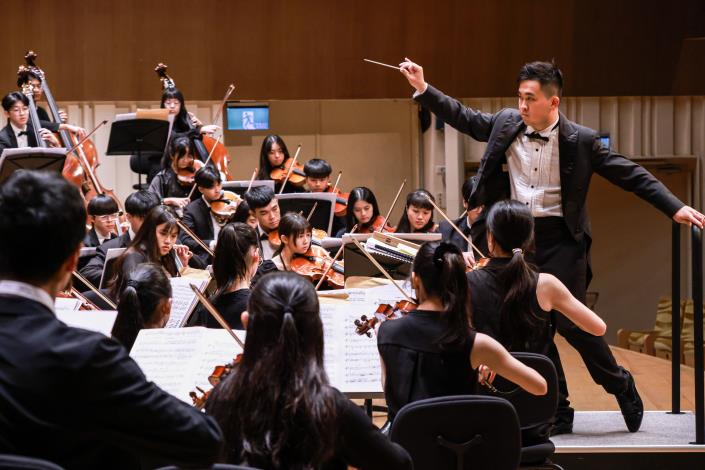 指揮廖元宏將再度領軍NTSO國際青少年管弦樂營，甄選現正進入報名最後階段，邀請青少年樂手把握機會，接受高規格管弦樂團訓練。
