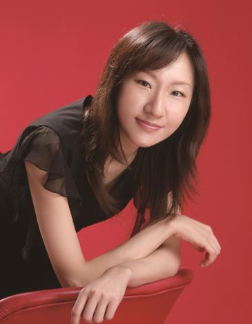 女中音鄭海芸歌劇表演經驗豐富，曾在舞台上扮演許多角色。