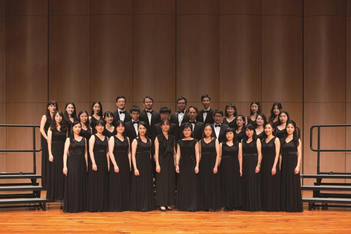 台中藝術家室內合唱團共同參與威爾第《安魂曲》，呈現磅礴合唱聲勢。