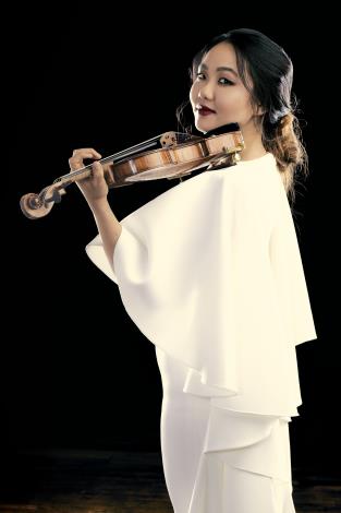 伊莉莎白皇后國際音樂大賽2019小提琴首獎陳思蕾 Stella CHEN 受國臺交之邀首度來臺演出協奏曲，與水藍合作演出德弗札克小提琴協奏曲，開啟「波希米亞」樂季