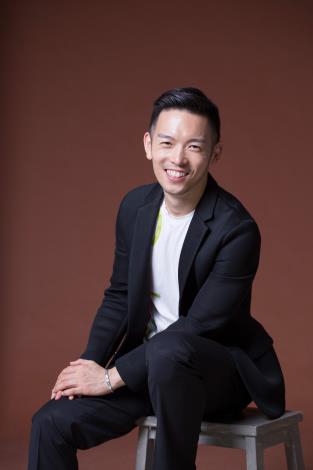 鋼琴家嚴俊傑將於行前音樂會10月3日衛武營、10月4日國家音樂廳演出蕭邦E小調第一號鋼琴協奏曲。