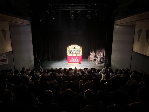 The Taipei Puppet Theater performed in Japan.