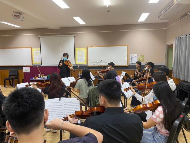 The Thai-Chinese International School String Band also collaborated with the NTSO string quartet