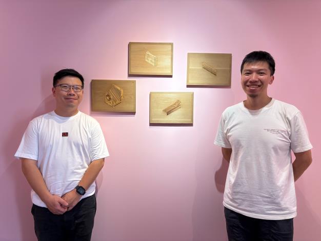 Taiwan Designers’ Web presents Chiayi's crafts at the event.