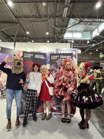 The Leipzig Manga-Comic-Con featured two Taiwanese comic artists, Honey Chen (right) and BliSS (2nd from left)