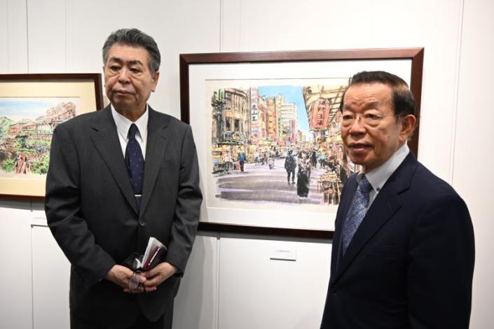 Katsuyuki Fujii (left) and Taiwan's Representative to Japan Frank Hsieh 
