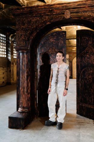 Artist Cole Lu (photo_Nova Contemporary)