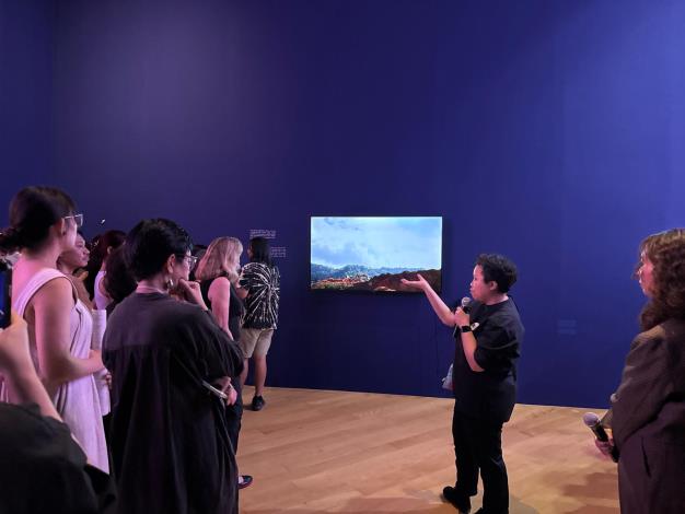 Taiwan-based Malaysian artist Au Sow-yee (2nd from right)