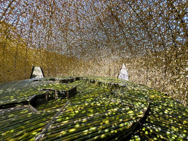  The interior of the installation “Embrace・Shodoshima.”