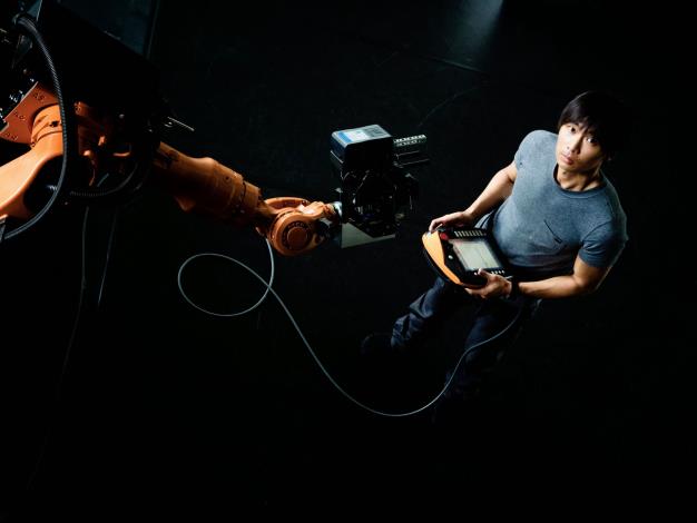 Tech-dance performance 'Huang Yi & KUKA' 
